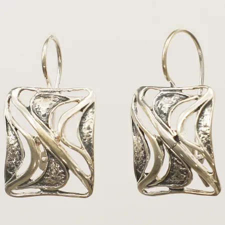 Ett par örhängen längd 28,5mm, bredd 16,5mm silver 925/1000 Vikt: 5,4 g