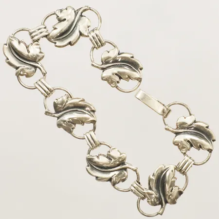 Armband löv längd 17,5cm, bredd 13mm Janson Guldvaru Ab Victor år 1958 silver 830/1000 Vikt: 11 g