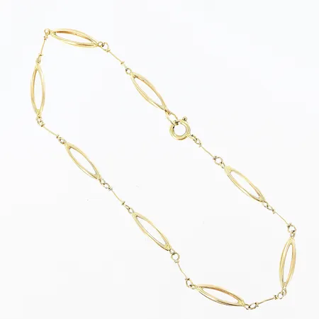 Armband längd 19,8cm bredd 4mm, smärre skevheter, 18K.  Vikt: 3,6 g