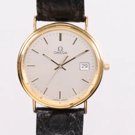 Herrur Omega quartz Ø32,5mm originalband och orginal box, ytterbox, referens 79103101 nummer 95709139, certifikat 24/11 2006, behov av batteri byte, 18K