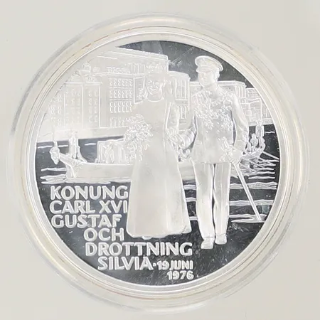 Silvermynt "Konung Carl XVI Gustaf och drottning Silvia 19 juni 1976" Kungariket Sverige, Ø 36mm, bredd 3mm, i plastetui, Silver 925/1000, 27,6g Vikt: 27,6 g