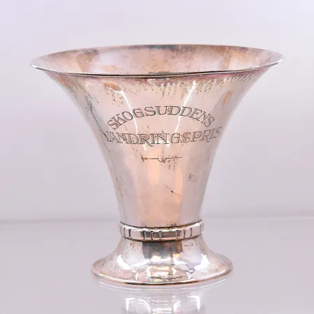 Pokal höjd 11,5 cm graverad silver 830/1000. Vikt: 150 g