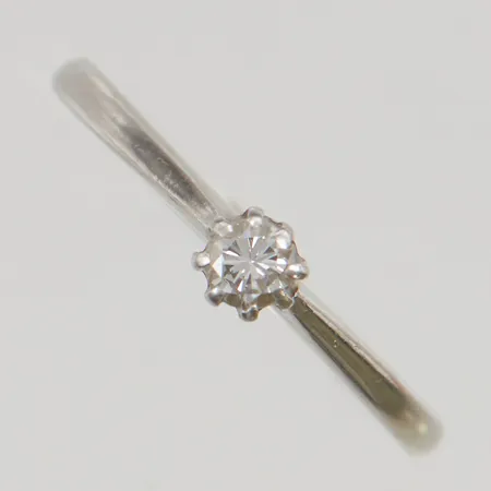 Ring med diamant ca 0,10ct stl:16½ bredd 3mm 18K 2,0g.