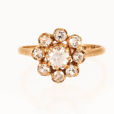 Ring med vita stenar stl:17¾ bredd 1,6-12mm, något slitna fasetter, men fin lyster ändå, 18K 2,8g. 