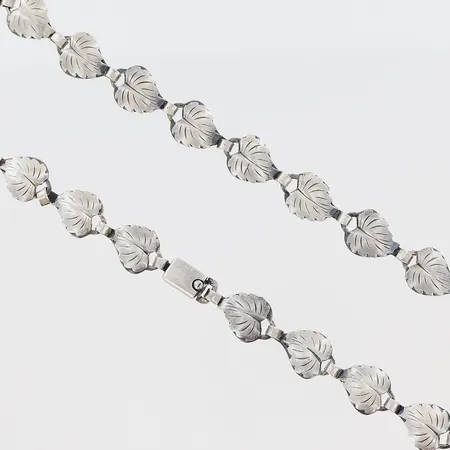 Collier längd 37,5cm bredd 10mm, defekter på öglor, HS sterling Danmark, silver 925/1000 Vikt: 17,9 g