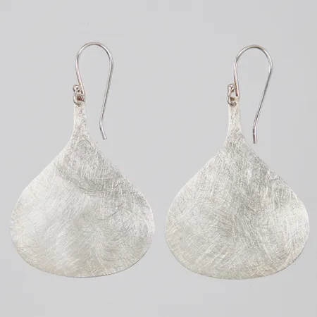 Ett par örhängen längd: ca 4,3cm bredd: ca 27mm 925/1000 silver  Vikt: 4,1 g