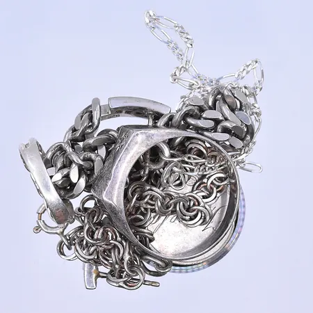Diverse silver, silver 830-925/1000. Vikt: 25,4 g