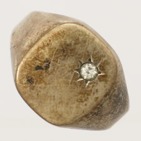 Klackring med vit sten stl:16¾, bredd 13,6mm något skev silver 830/1000 Vikt: 3,8 g