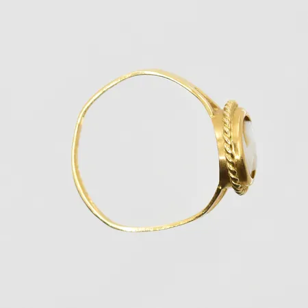 Diverse defekt guld med sten, 18K. Vikt: 1,8 g