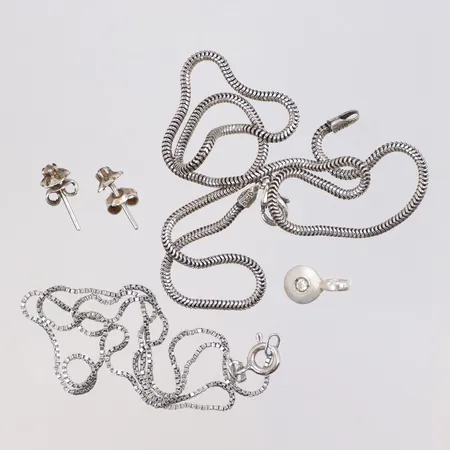 Diverse silver, delvis små defekter 830-925/1000 Vikt: 8,9 g