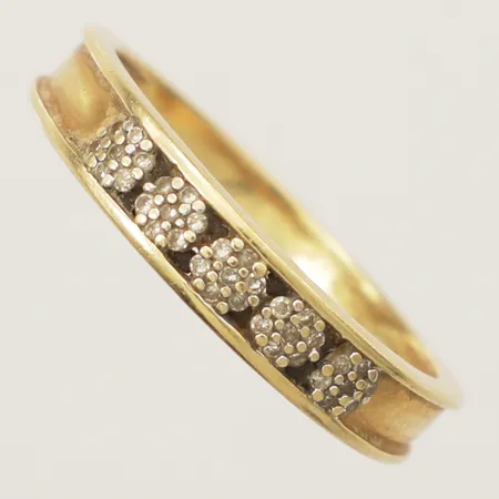 Ring med diamanter totalt 0,10ct enligt gravyr stl:18, bredd 2,5-4,1mm GHA 18K Vikt: 3 g