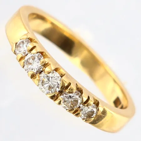 Ring med diamanter totalt 0,34ct enligt gravyr, stl: 16, bredd: 2,5-3mm, 18K Vikt: 3,4 g