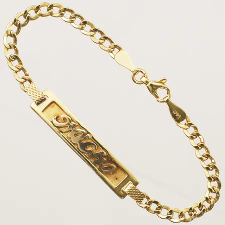 Armband med gravyrbricka längd 14cm, bredd 5,8mm namndekor, bucklig 14K Vikt: 2,8 g