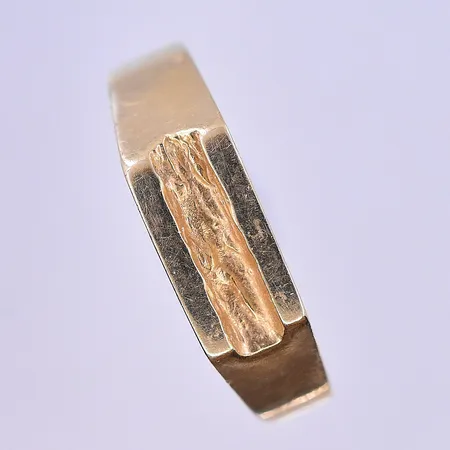 Klackring stl:22½, bredd 3-6 mm 18K. Vikt: 3,4 g
