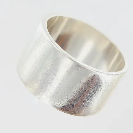 Ring stl:18¼ bredd 12mm silver 925/1000 Vikt: 9,8 g