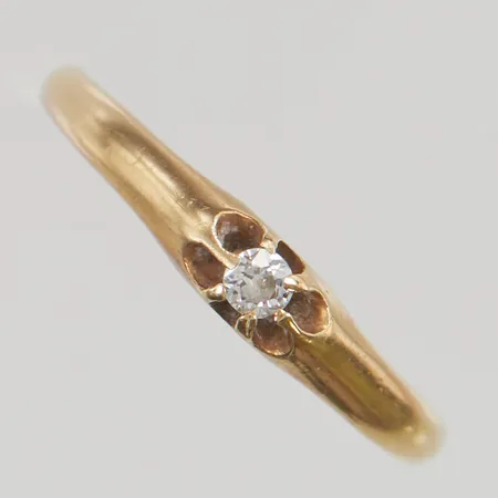 Ring med diamant ca 0,04ct stl:16¼ bredd 3mm 18K 1,5g.
