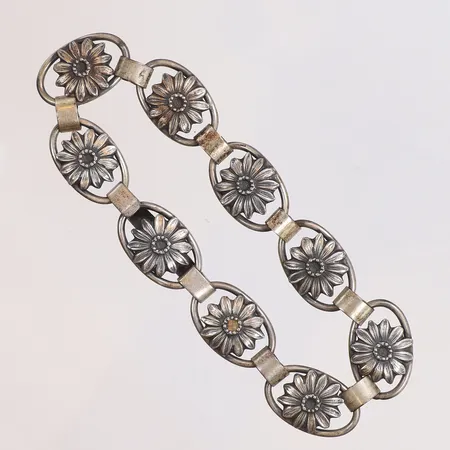 Armband med krysantemum 19,5cm bredd 12mm HGR (Hugo Grun & Co) Stockholm 1954 silver 830/1000 Vikt: 14,9 g