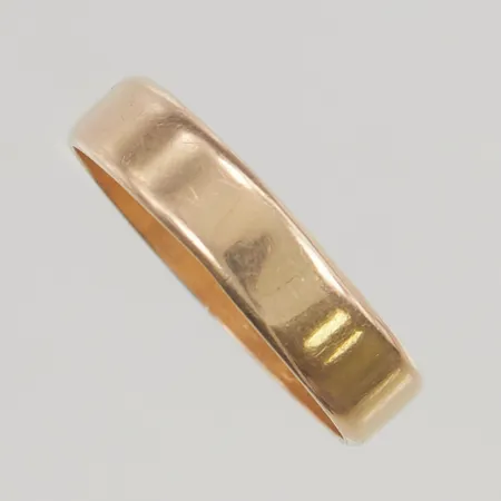 Ring stl:21½ bredd 6mm gravyr, 18K 4,9g.