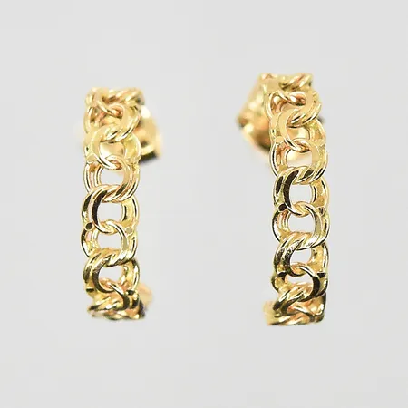 Örhängen Bismarck längd 14mm, bredd 3mm, 18K. Vikt: 1,4 g