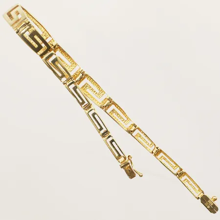 Armband med genombruten meanderdekor längd 18cm, bredd 3,7-8,5mm 14K Vikt: 7 g