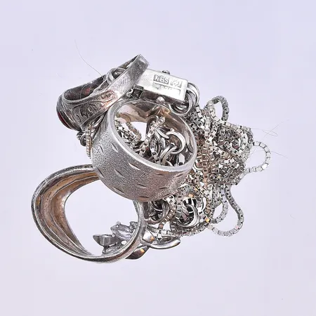 Diverse silver, silver 830/1000. Vikt: 32,3 g