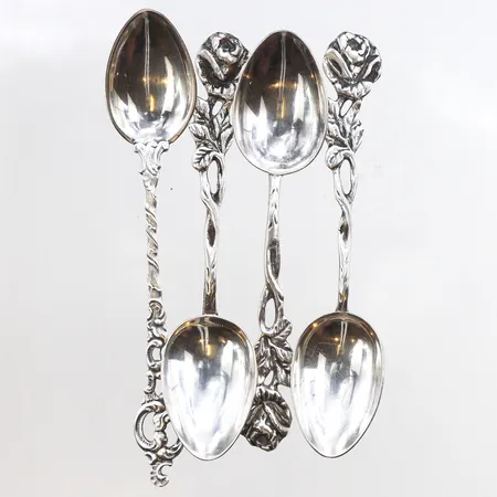 4 Silverskedar, längd ca 9-11cm, 830/1000 silver. Vikt: 31,3 g