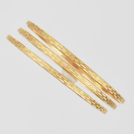 Tre armringar med räfflad dekor, Ø65mm, bredd 3mm, 18K. Vikt: 24,9 g