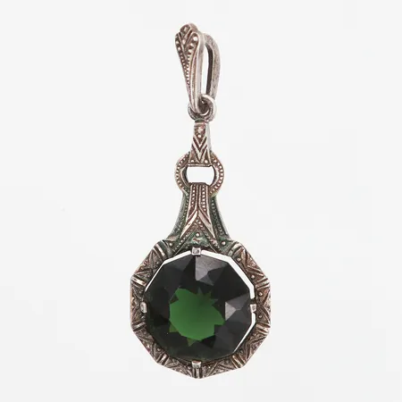 Hänge med grön sten 43x17mm, svenska kontrollstämplar, silver 830/1000 Vikt: 5,6 g