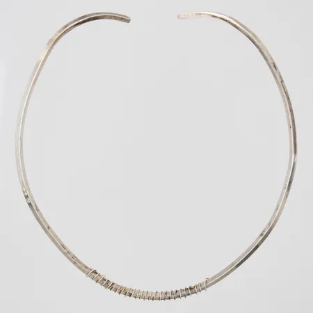 Stelt collier, passar till ca längd 43cm, bredd 3-6mm, öppen modell/något ställbar, silver 925/1000 Vikt: 40,6 g