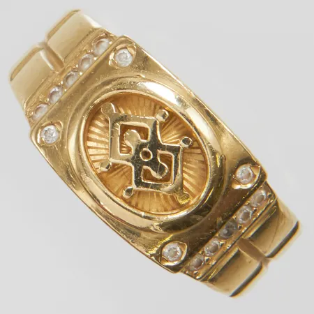 Ring med vita stenar stl16½, bredd 4-9mm, skev, slitage, 14K Vikt: 3,7 g