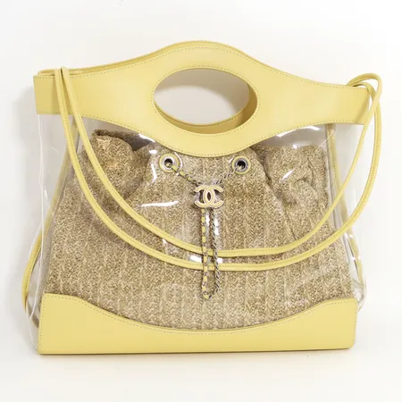 Väska Chanel 31 PVC 2019, shopping bag i vävd textur med gula läderdetaljer samt PVC plast, ca 42x33x12cm, invändigt två fack varav en med dragkedja, märkt Chanel made in Italy, certifikatkort, numrerad, fint skick.