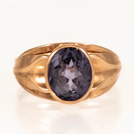 Ring med lila sten stl:17¾ bredd 3-10mm, 14K 2,6g. 