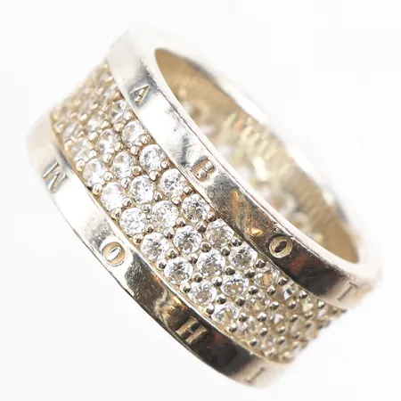 Ring med stenar Tomas Sabo, stl:17, bredd ca 9,7mm, 925/1000 silver. Vikt: 8,9 g