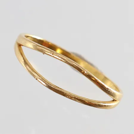 Ring stl:17¼ bredd 2-6mm oval 21K.  Vikt: 1,9 g