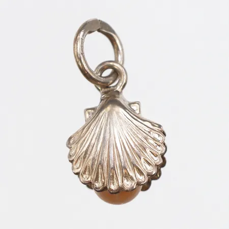 Hänge snäcka med pärla, längd ca 19mm, bredd ca 10mm, 925/1000 silver. Vikt: 1,2 g