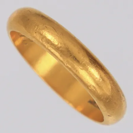Ring slät stl: 21½, gravyr, 23K Vikt: 11,8 g