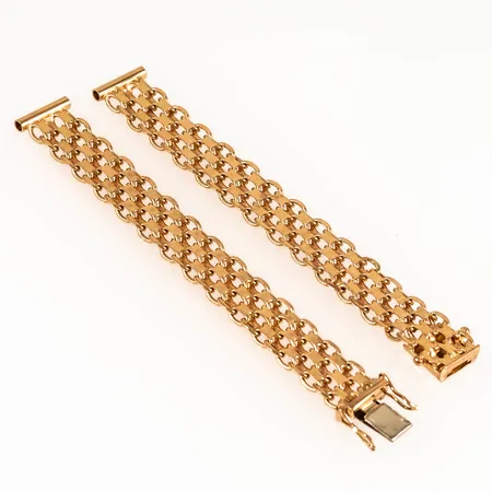 Klockarmband till damur Längd 17 cm. Bredd 10,3 mm. 17,8g 18K. Rör 10,7 mm. Italienska tillverkarstämplar. Låsbleck i vitt guld.