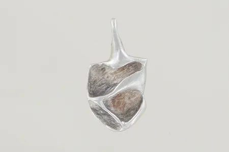 Hänge längd 1,5 cm bredd 1,2 cm, silver  Vikt: 3,4 g