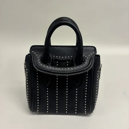 Väska Alexander McQueen 2012, Mini 20x21cm, Heroine Bag, svart läder med nitar, axelrem, bruksslitage, repor på läder, inga tillbehör Skickas med postpaket.