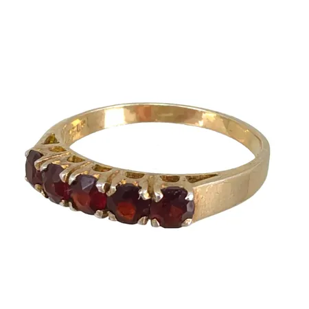 Ring förgyllt silver med Granater, 835/1000, stl:18,0 mm, bredd 2-3,2 mm, tillverkarstämpel LP, stenar utan anmärkning Vikt: 2 g