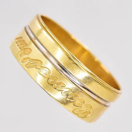 Ring stl:22 bredd 8,8mm gravyr 18K Vikt: 8,4 g