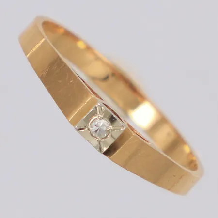 Ring med åttkantslipad diamant 0,02ct, stl 18½, importstämplat 18K Vikt: 2 g