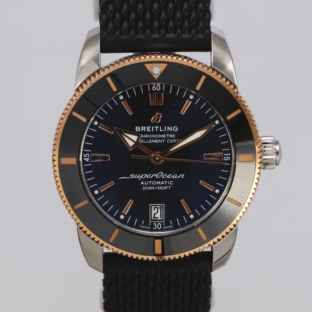 Armbandsur Breitling Superocean Heritage, stål/guld, automat, 42mm, refnr UB2010, serienr 5115909, cal B20, svart gummiband, innermått inklusive ur ca 16cm, kvitto Klockmaster 2022, box, ytterkartong, bruksslitage