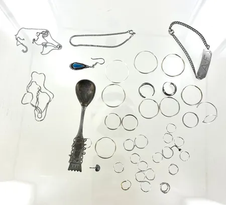 Div silver även defekt, silver  Vikt: 43,7 g