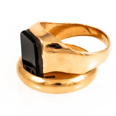 Diverse defekt guld 18K bruttovikt 12,8g. Gravyrer.