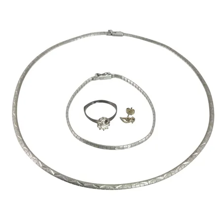 Diverse silversmycken merparten 835/1000, bruksmärken/defekter Vikt: 28,4 g