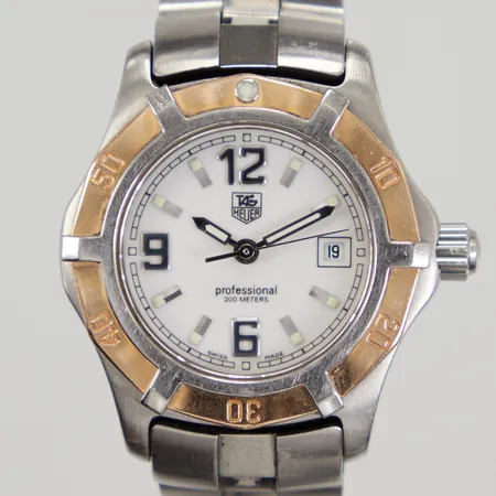 Damur Tag Heuer Ø ca 28mm, stål med stållänk, vridring gulddoublé, serienummer: ZW7684, referensnummer: WN1350-0, kvartsur, behov av batteribyte, datum, längd inklusive uret ca 18,5-19cm, repor, bruksslitage, inga tillbehör.