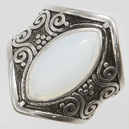 Ring med opaliserat glas, stl:17¼, bredd: 7,8-23,3mm, silver 925/1000 Vikt: 7,3 g