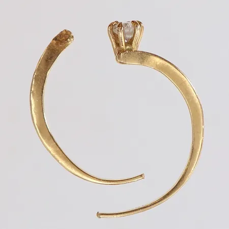 Ring med vit sten defekt 14K Vikt: 1,4 g