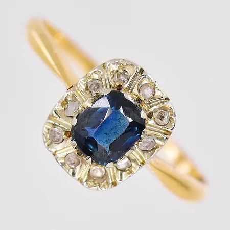 Ring stl:17 naggade stenar 18K Vikt: 1,8 g